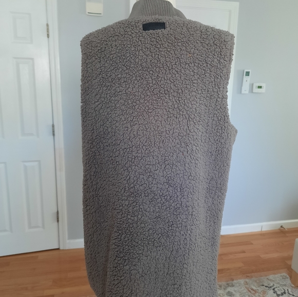 Calvin Klein gray sherpa vest - Picture 5 of 10